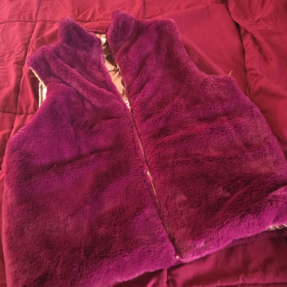Luxurious Reversible Faux Fur Burgundy/Metallic Gold Vest - Picture 6 of 8